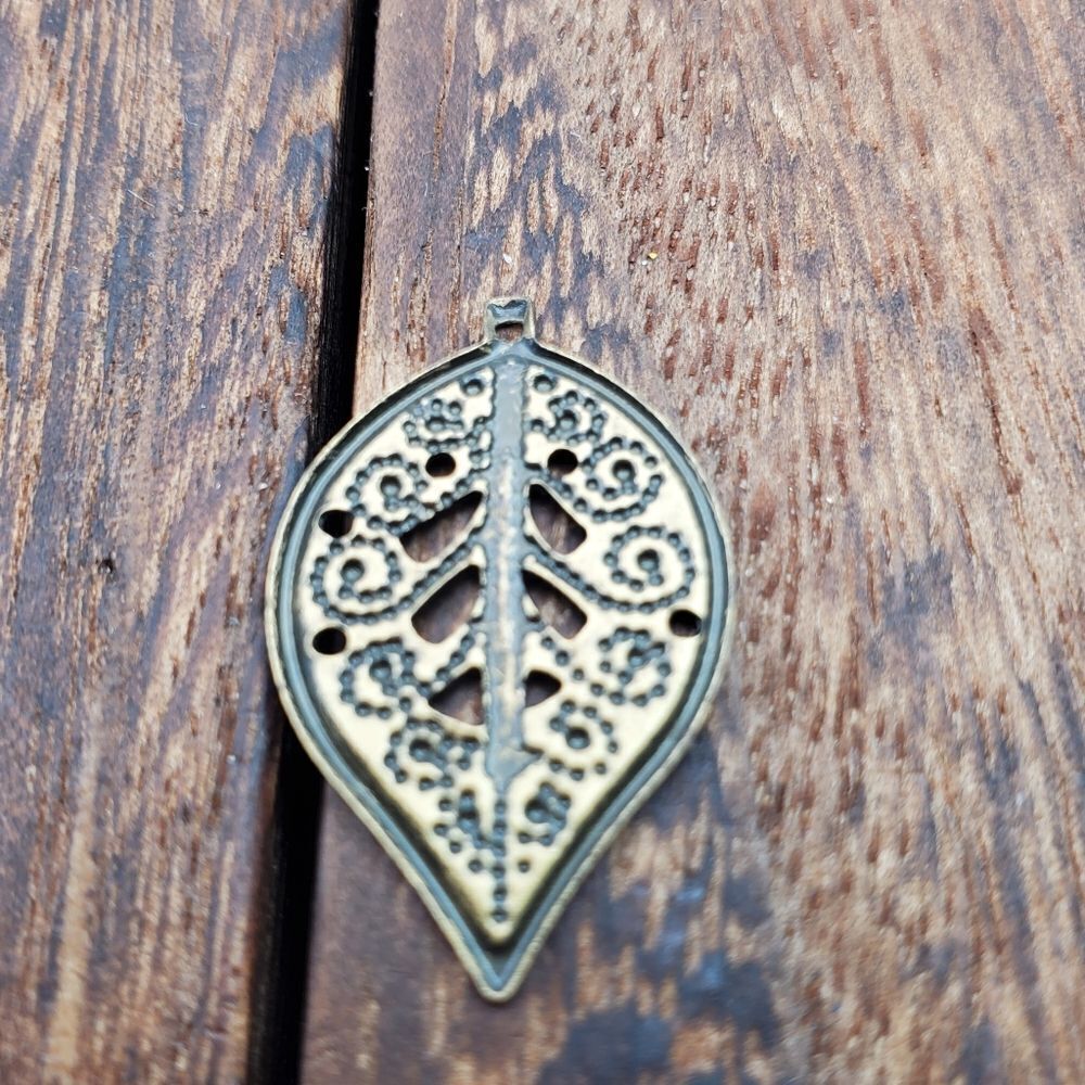 Leaf charm pendant‎ - Picture 2 of 2